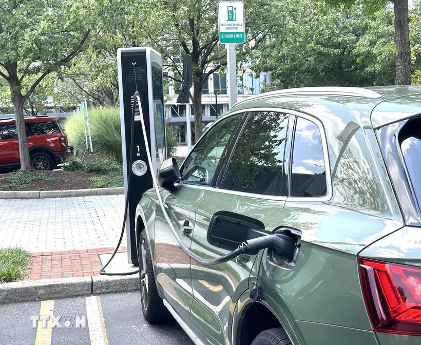 cac-cong-ty-tu-nhan-my-tang-dau-tu-xay-dung-tram-sac-cho-xe-dien