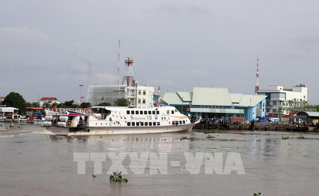 ban-hanh-nghi-dinh-moi-ve-van-tai-thuy-sieu-truong-sieu-trong